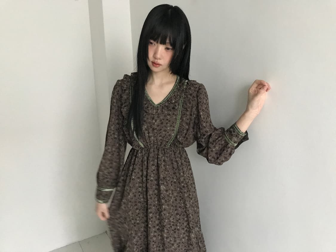 Baroque Ruffle V Neck Dress 상품이미지3