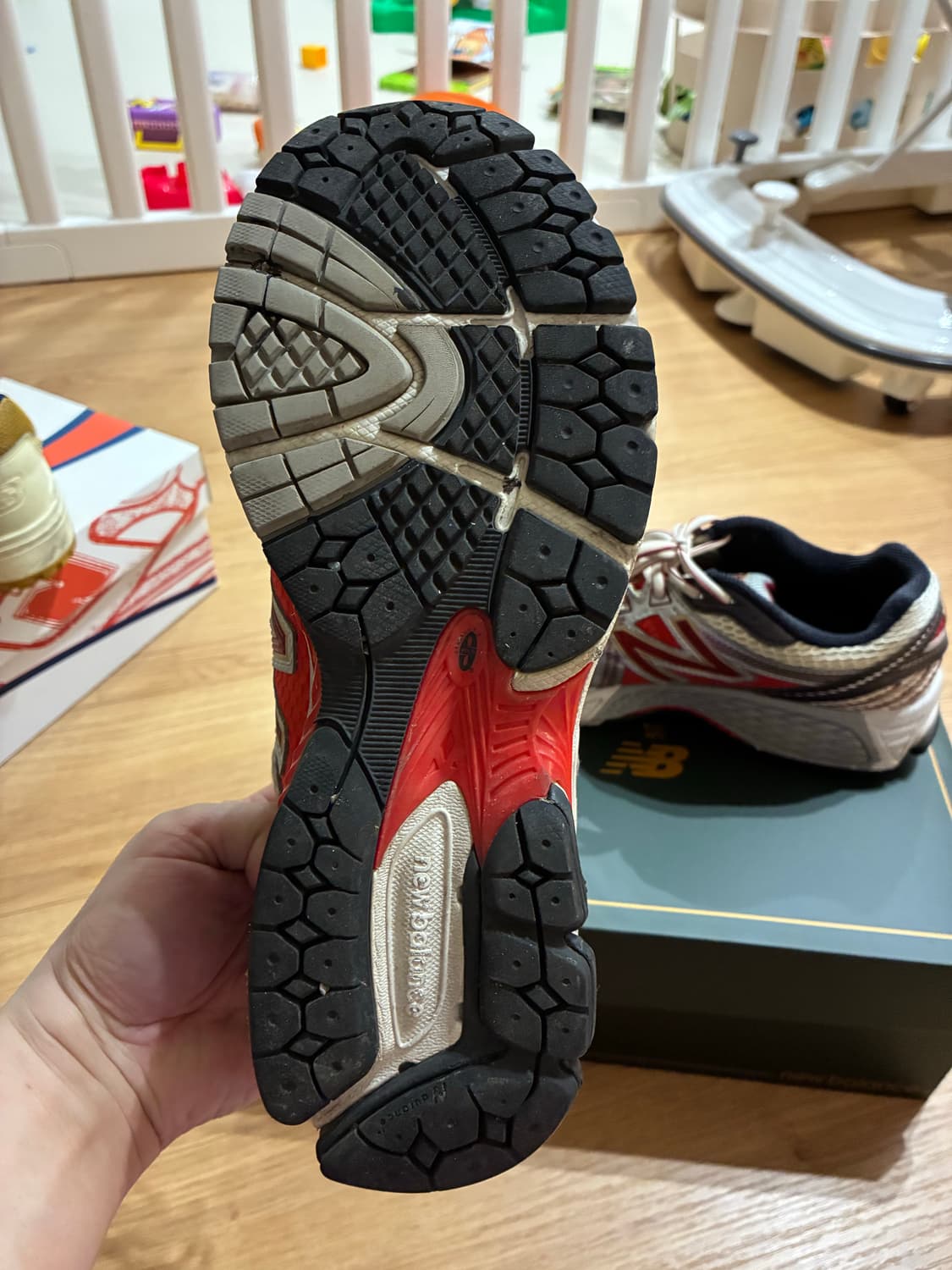 에임레온도르x뉴발란스 860V2 레드 275 상품이미지5