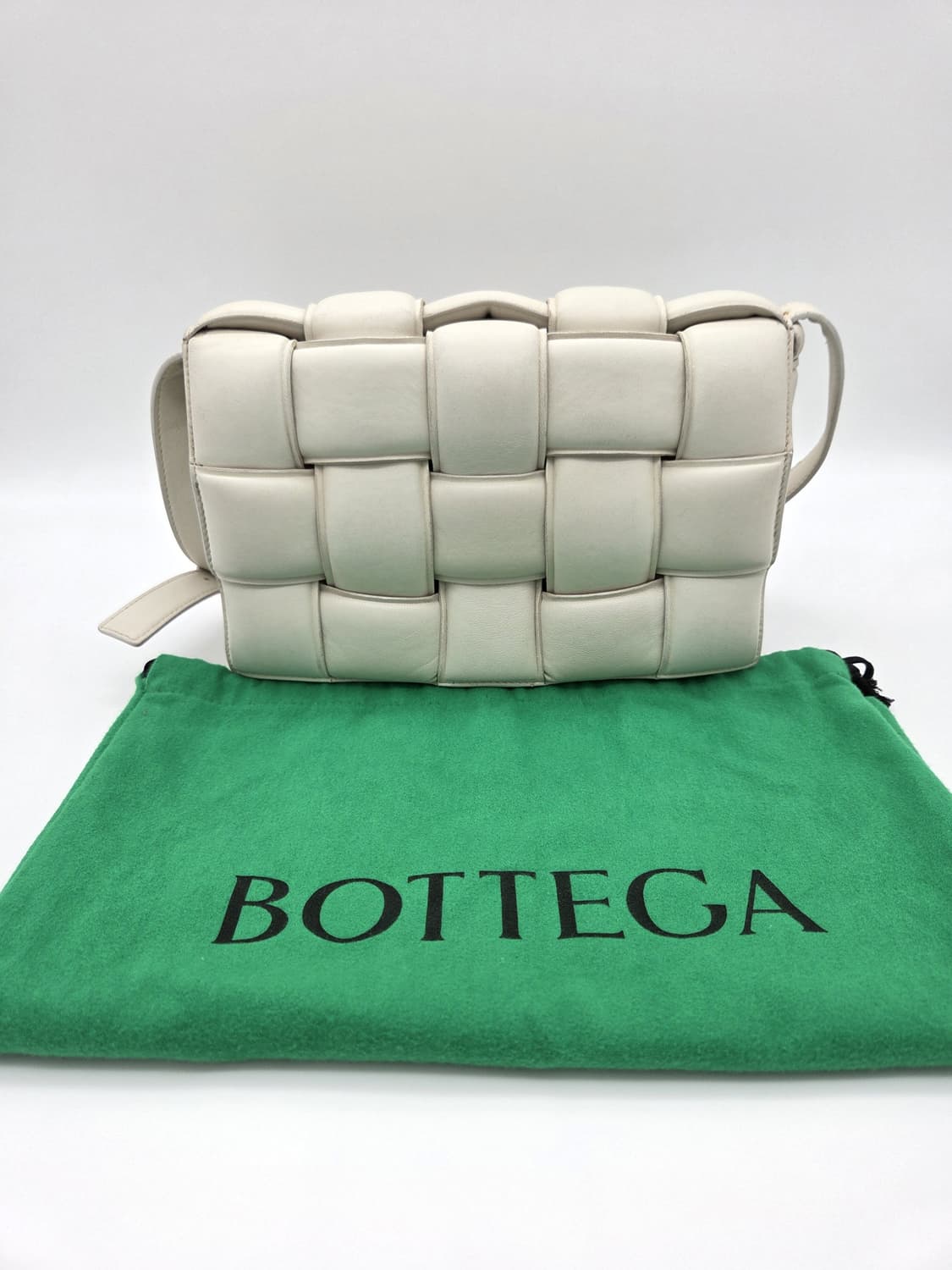 보테가베네타 패딩 카세트백 상품이미지1