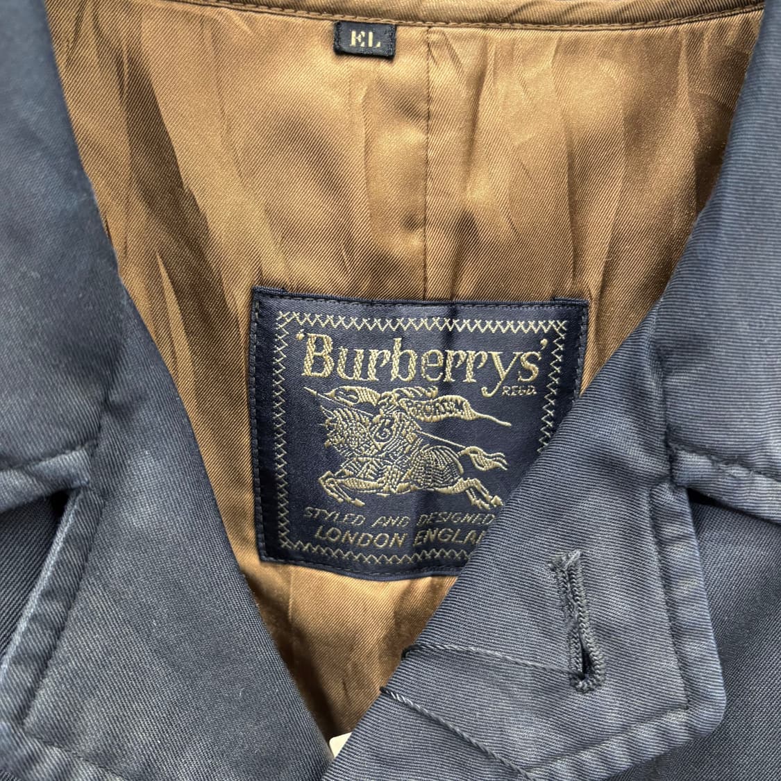 버버리 런던 싱글 롱 코트 노비 체크 배색 안감 디테일 레귤러핏 블랙 상품이미지7