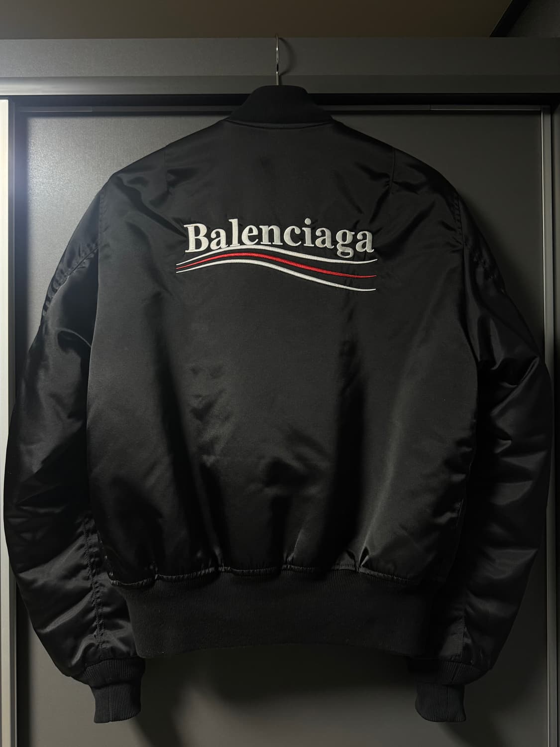 발렌시아가 18s/s 웨이브 로고 MA-1 봄버 자켓 블랙 (44) 상품이미지1