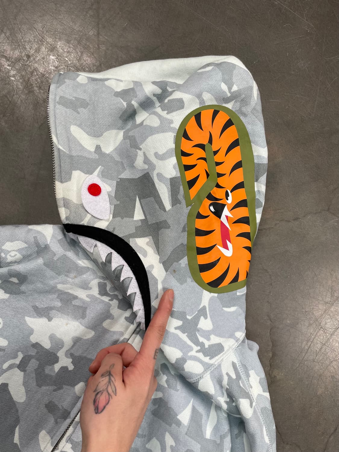 베이프 샤크 카모 후드집업 상품이미지3