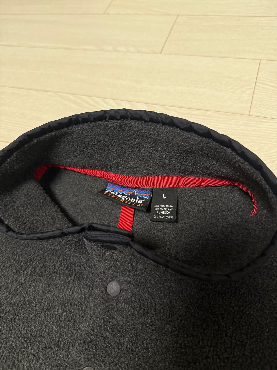 파타고니아 신칠라 스냅티 차콜/레드 L사이즈 상품이미지3