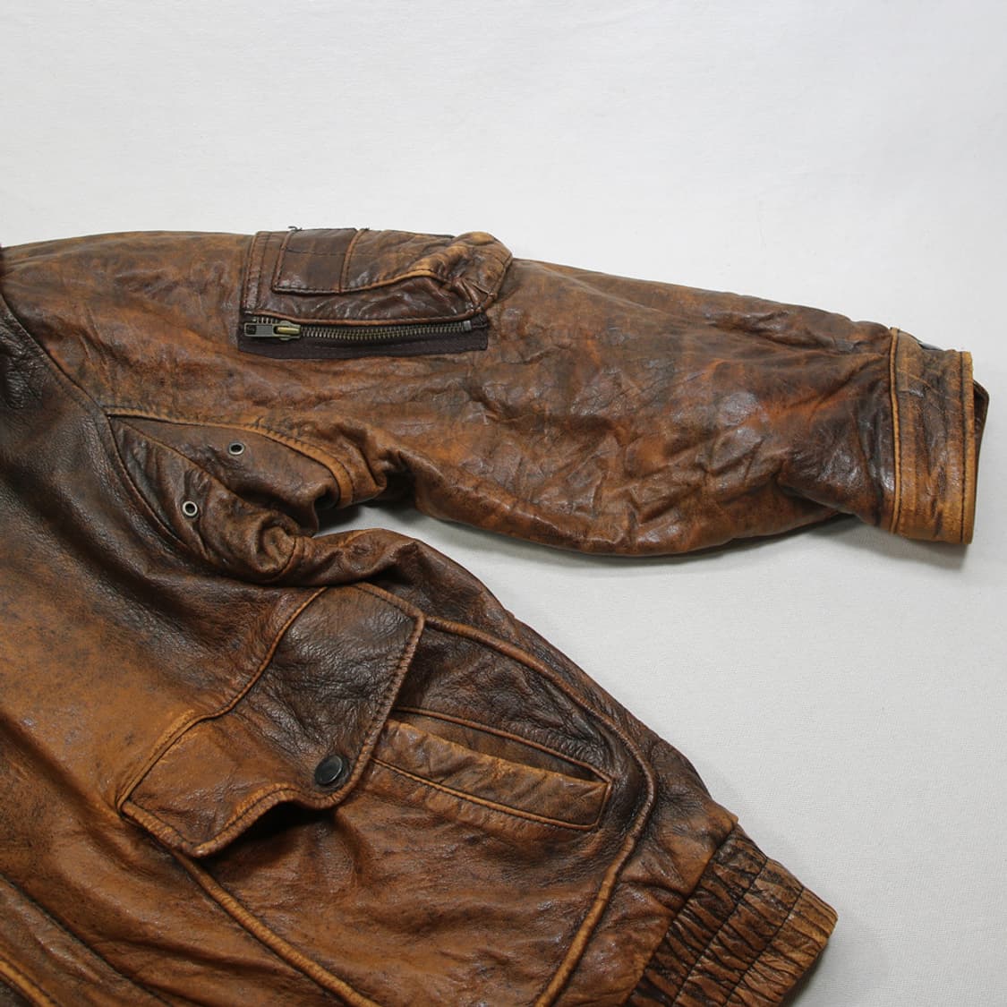 (착용컷) 양가죽 플라이트 자켓 (남성용 103) 상품이미지7