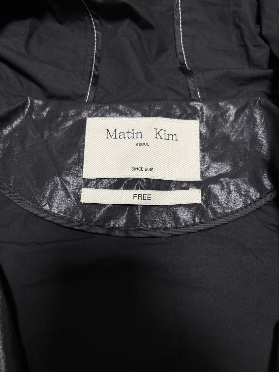 마뗑킴 크롭 후디 코팅 점퍼 블랙 상품이미지4