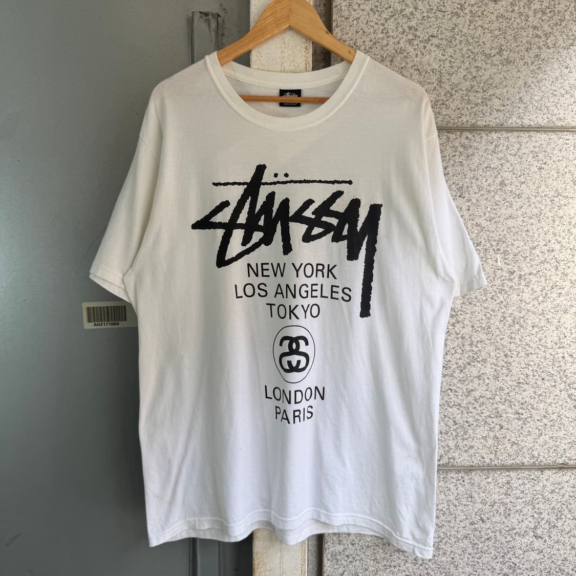 스투시 월드 투어 로고 반팔티 상품이미지1