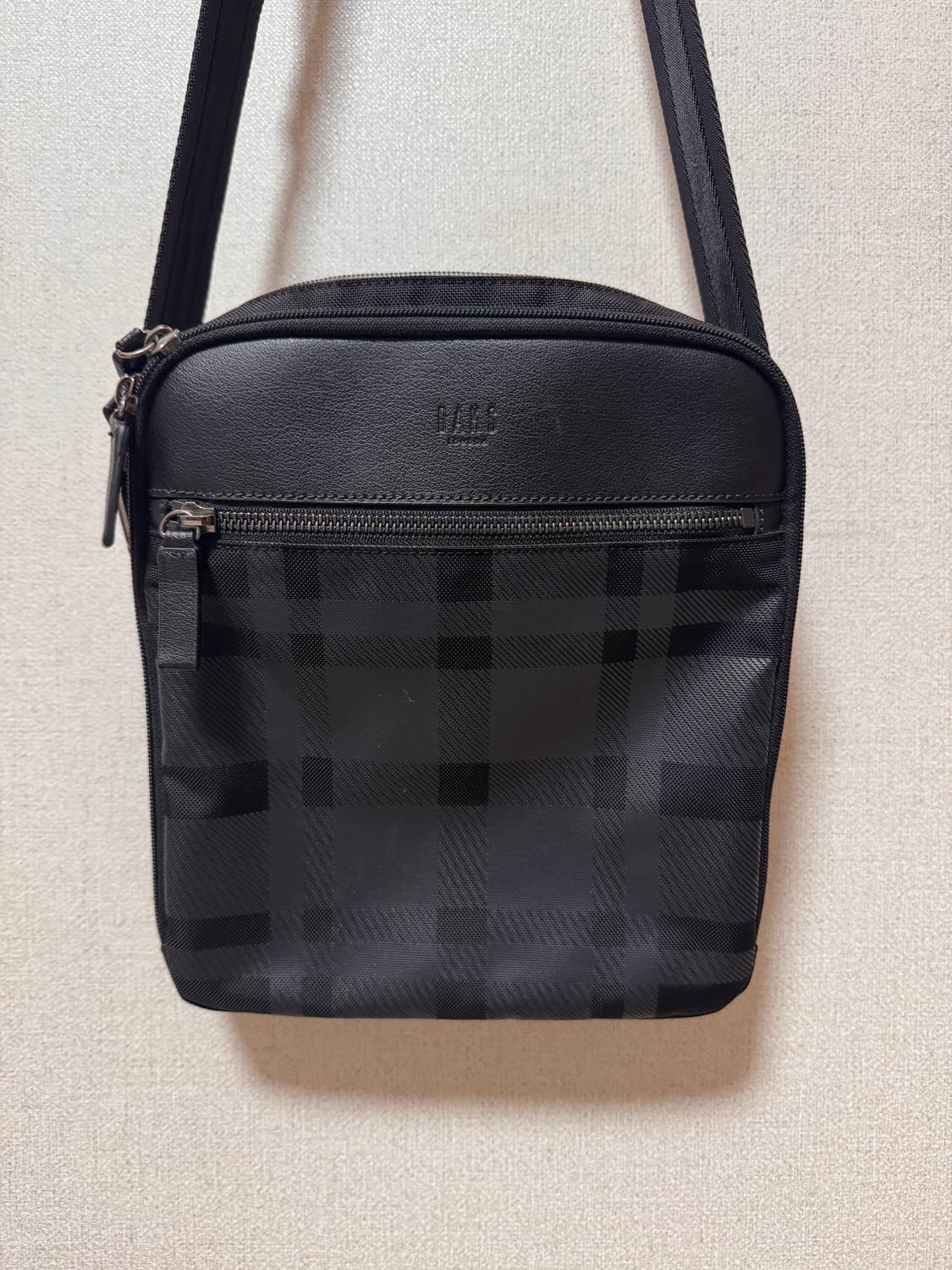 닥스 남성 크로스백 팝니다! 상품이미지1