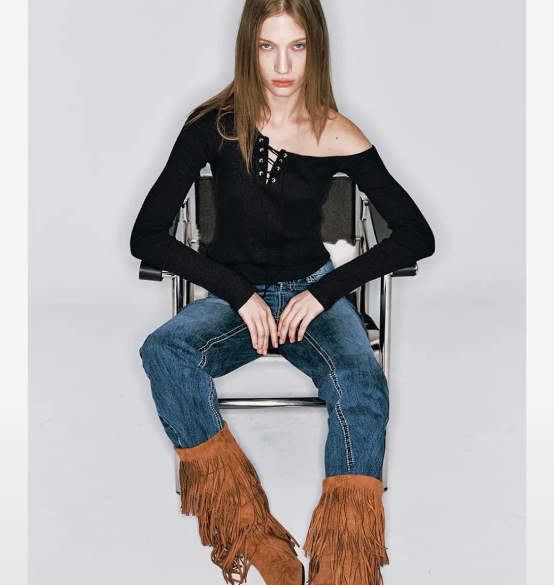 아수라 레이스 업 원숄더 티 블랙 (윈터 착용) 오프숄더티 상품이미지3