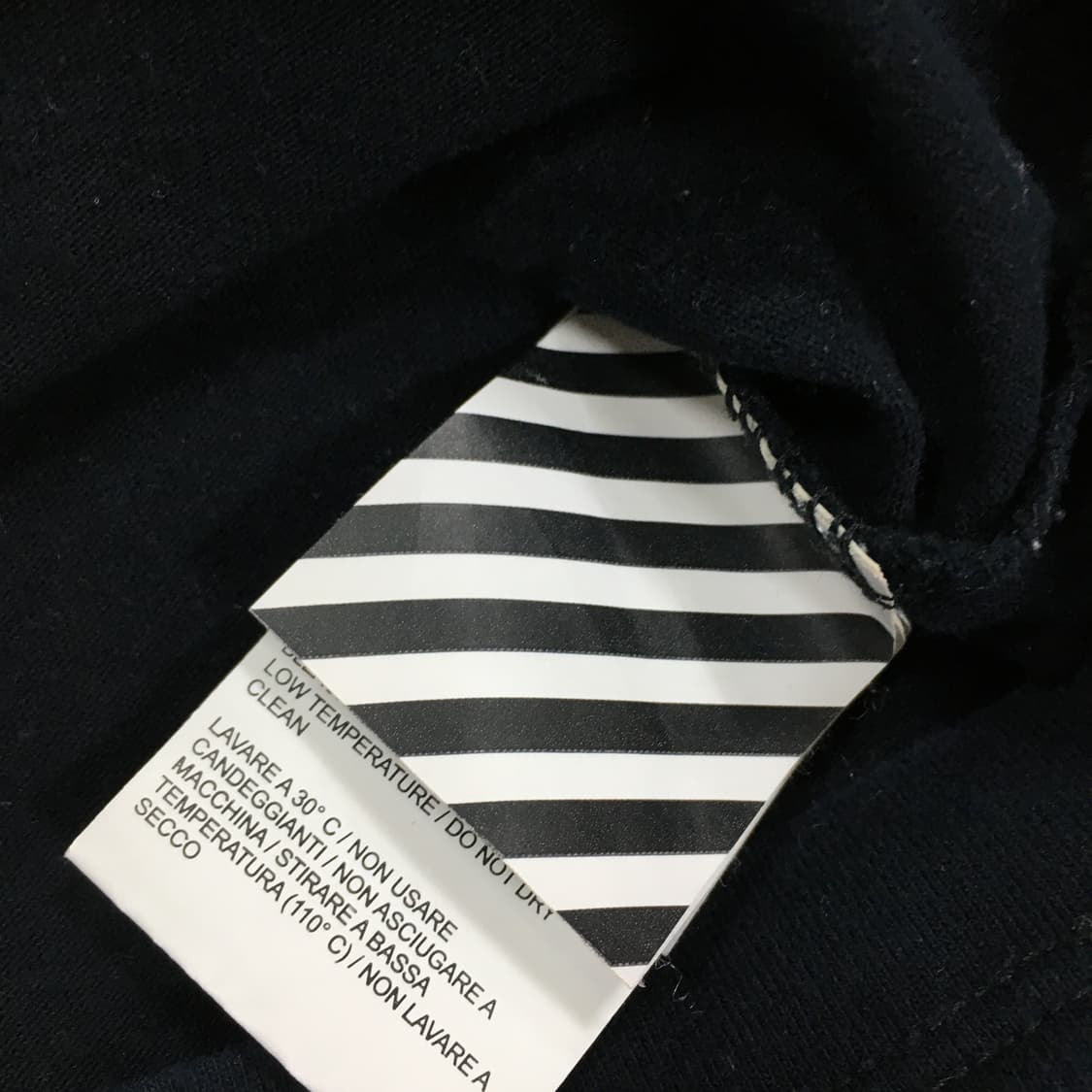 투티/A10 OFF WHITE 프린팅 반팔 블랙 빅로고 상품이미지6
