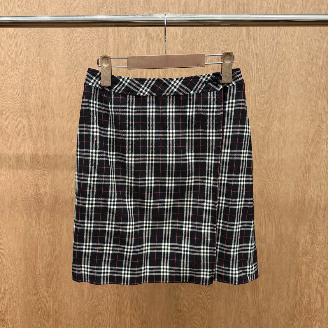 버버리 블루 라벨 울 랩 스커트 체크 패턴 버튼 디테일 H라인 블랙 상품이미지2
