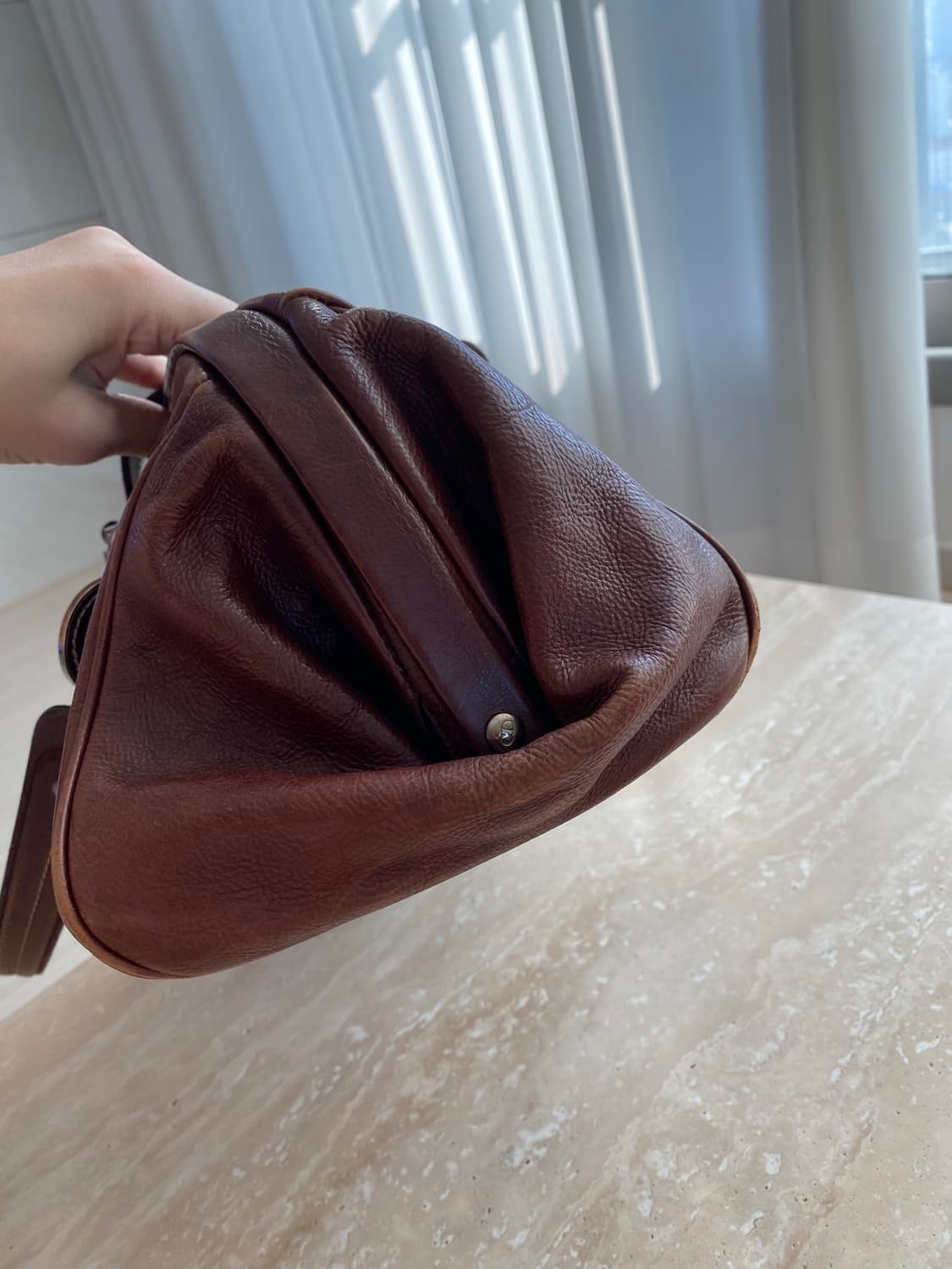 정품 디올 cd 참 로고 브라운 래더 토트백 상품이미지4