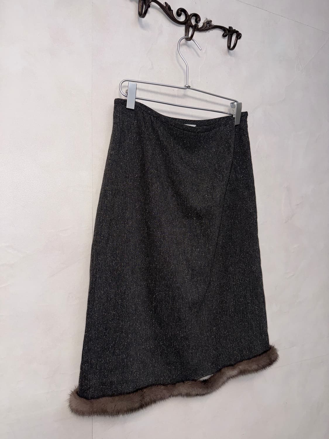 Charcoal fur trimmed midi skirt 상품이미지2