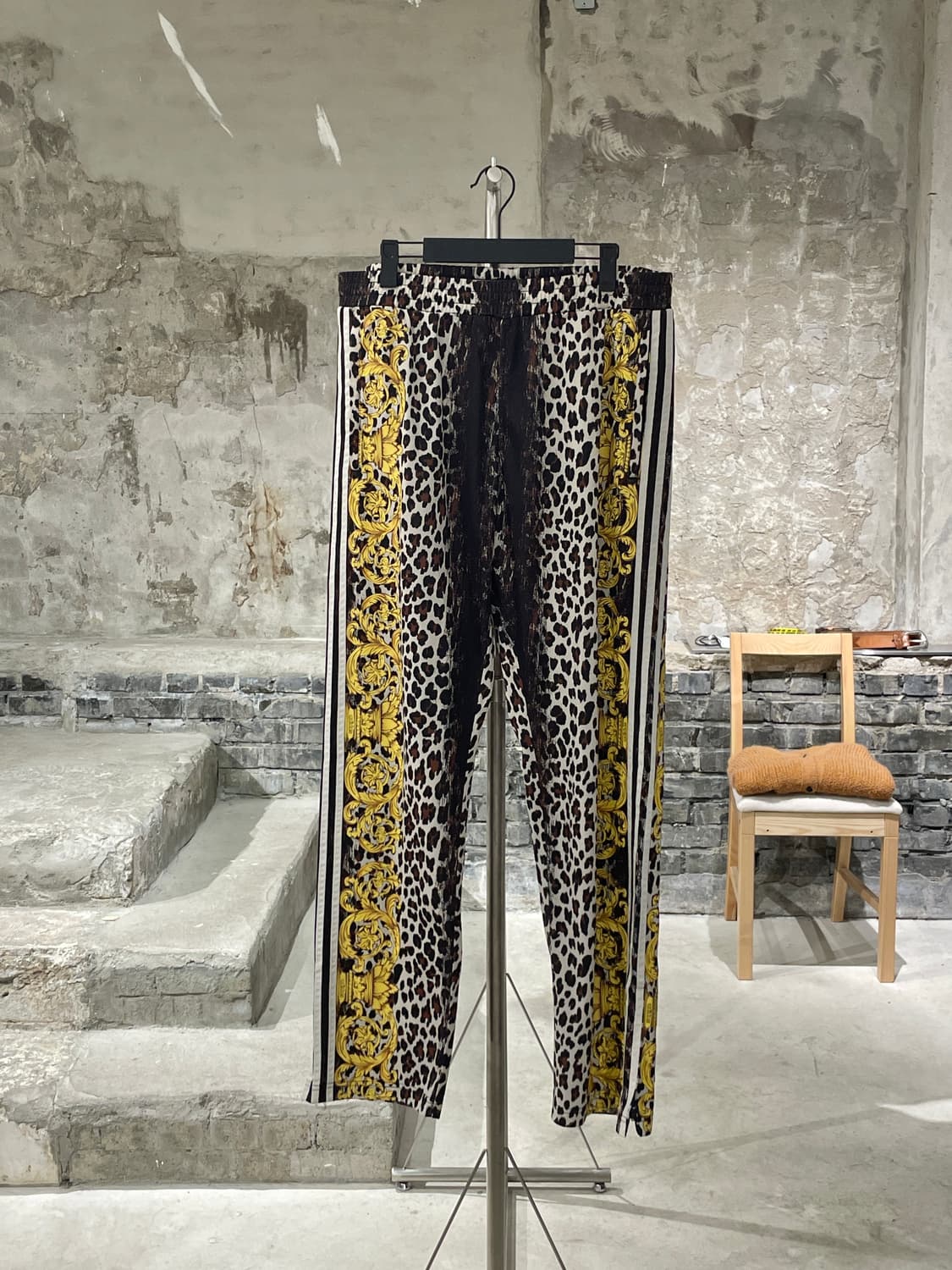 아디다스 x 제러미 스콧 레오파드 트랙 팬츠 상품이미지1