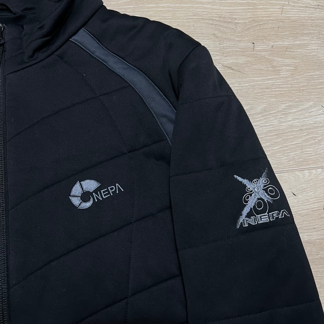 네파 산양 로고 경량패딩 점퍼 [블랙] M/95 상품이미지4