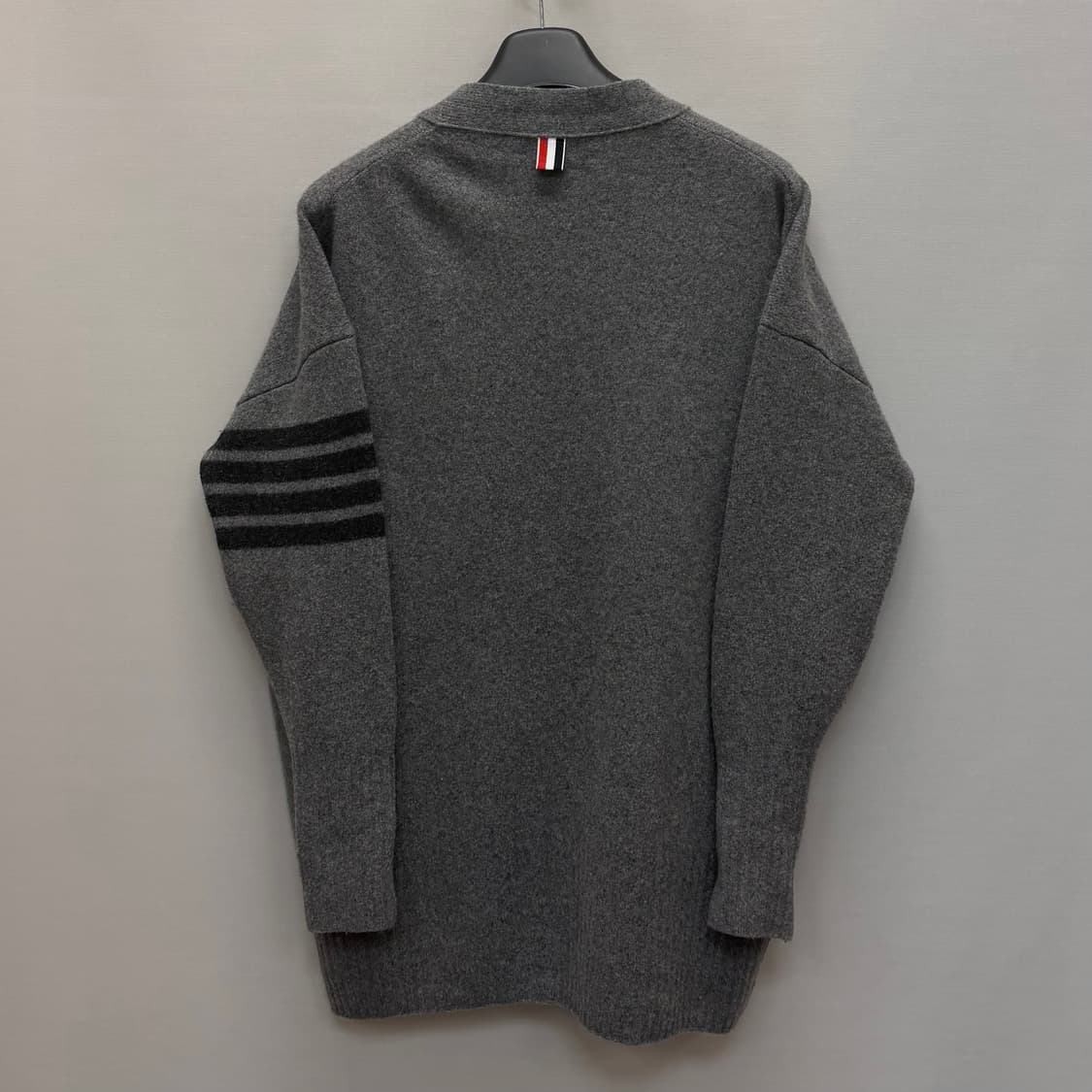 톰브라운 오버워시드 캐시미어 사선완장 가디건 ( 여성 오버핏 ) 상품이미지4