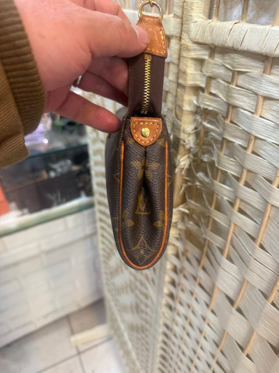 정품 루이비통 에바 클러치 팝니다 상품이미지3