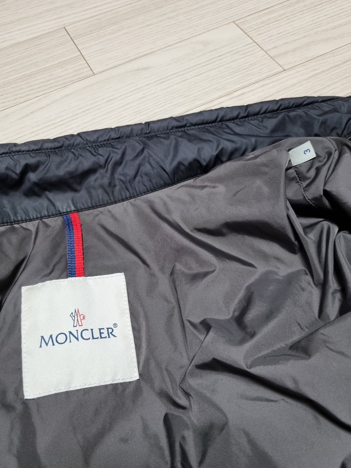 몽클레어 경량패딩 바람막이 상품이미지3