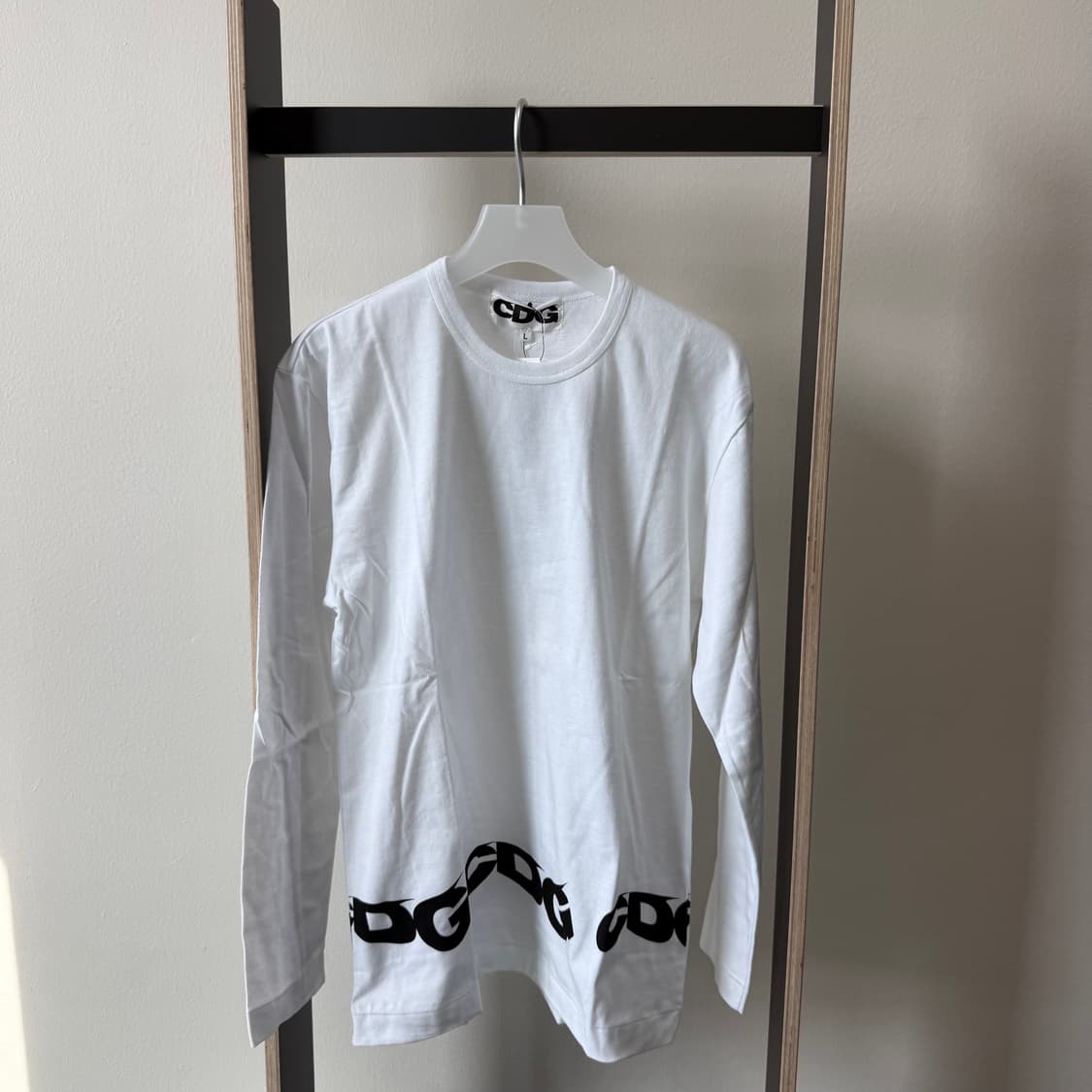 꼼데가르송 CDG WAVY 백 로고 롱슬리브 2컬러 상품이미지4