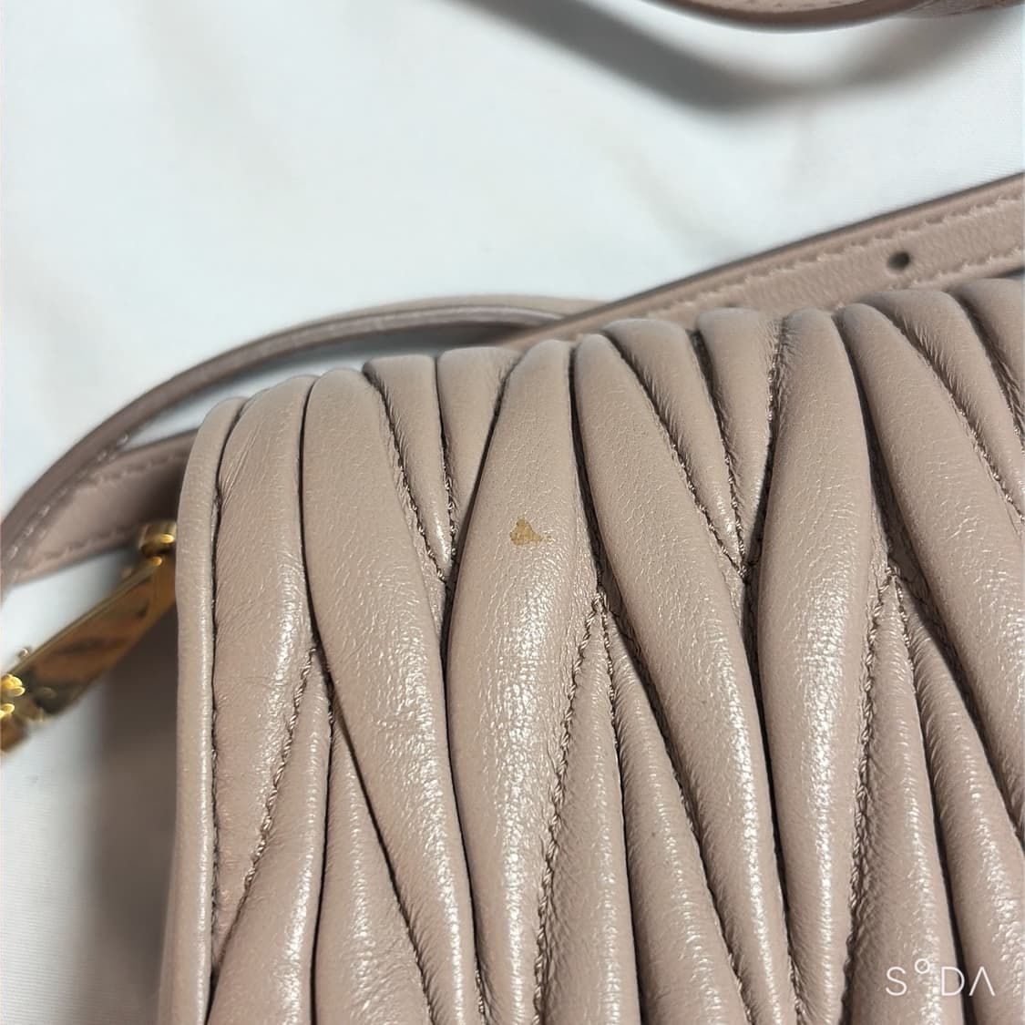 미우미우 마테라쎄 크로스백 핑크 (정) 상품이미지4