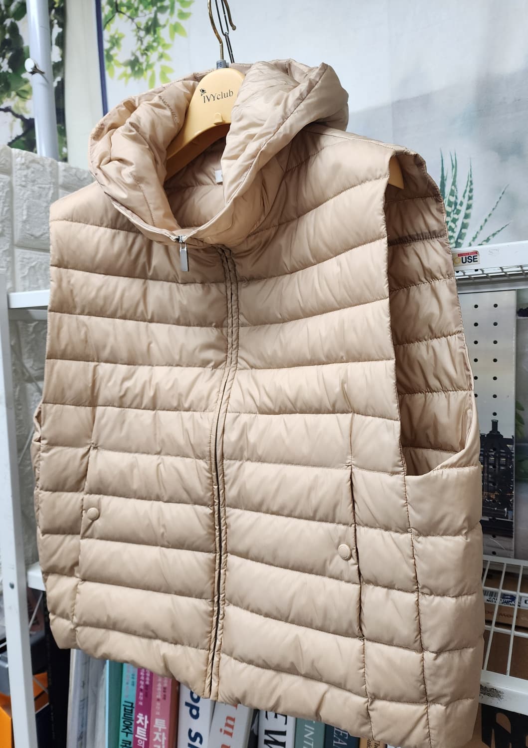 더캐시미어 25FW 여성조끼 후드 경량 구스다운 베스트 프리 AD45 상품이미지2