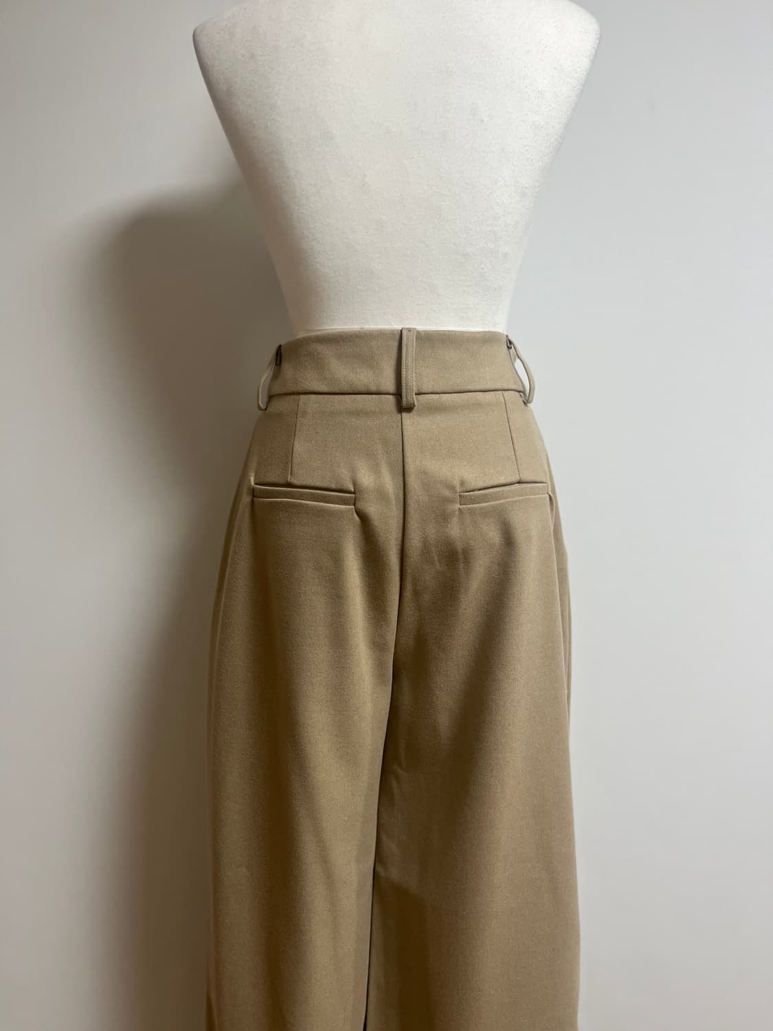 [새상품] 르베이스먼트 핀턱 슬랙스 상품이미지7