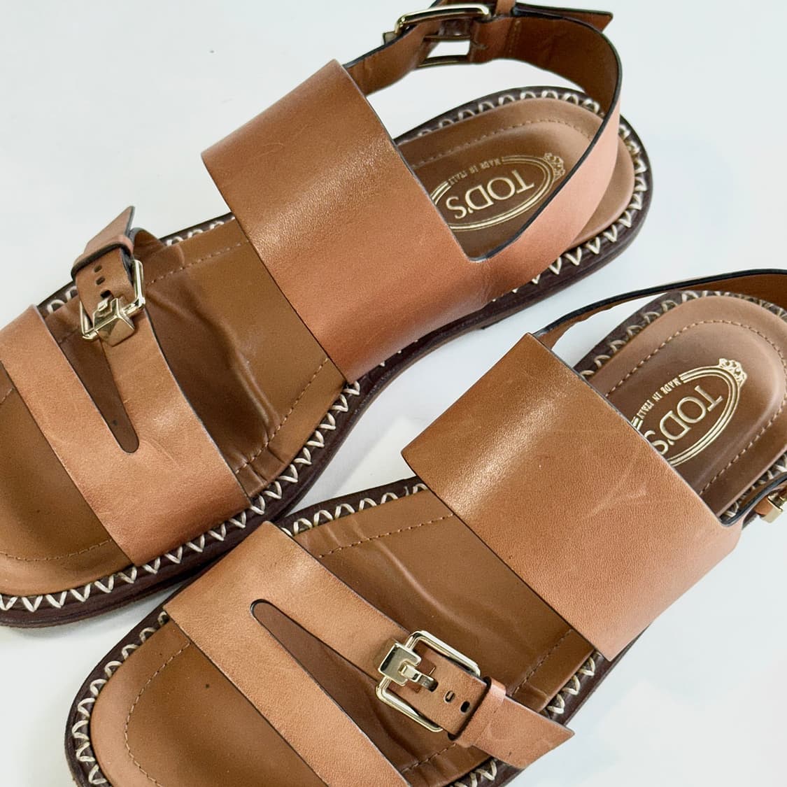 토즈 TODS 레더 버클 플랫 샌들 상품이미지2
