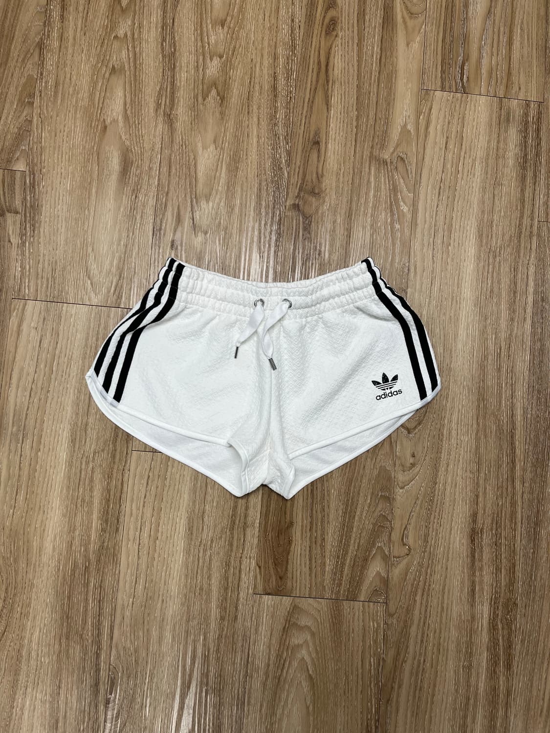 아디다스 화이트 반바지 M 상품이미지1