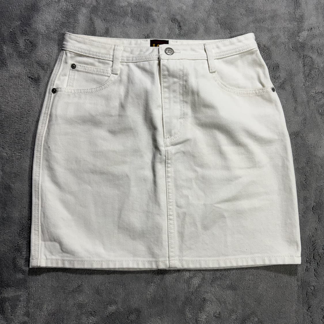 Lee 화이트 미니스커트 상품이미지1