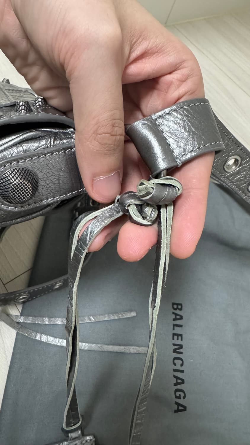 [OS] 발렌시아가 르 카골 플랩백  (크로스백) XS 실버 글레이 상품이미지10