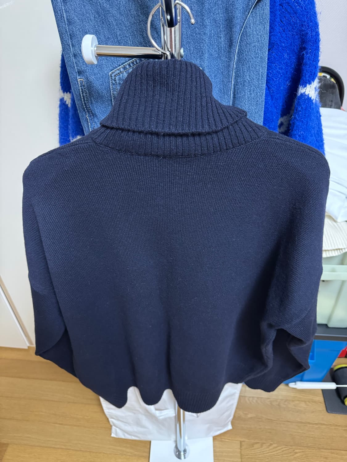 아미 네이비 터틀넥 니트 미친 가격에 판매합니다! 상품이미지3