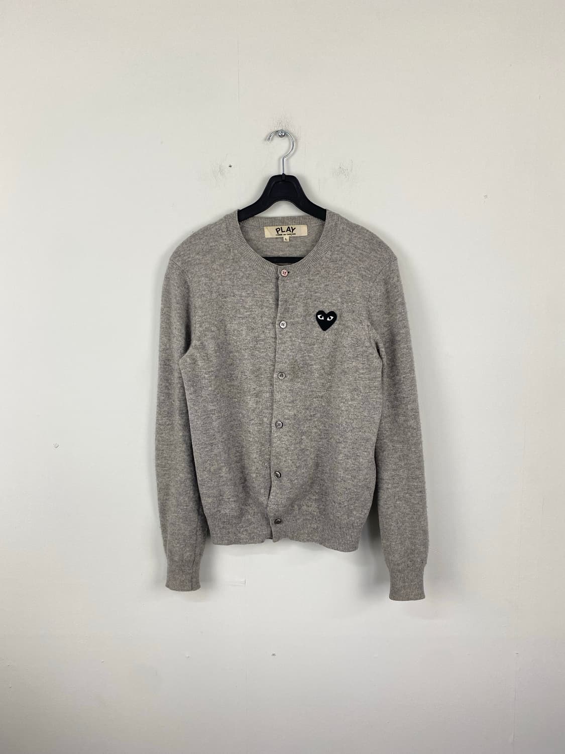 꼼데가르송 플레이 그레 울 가디건(블랙 와펜) 우먼스 L 상품이미지1