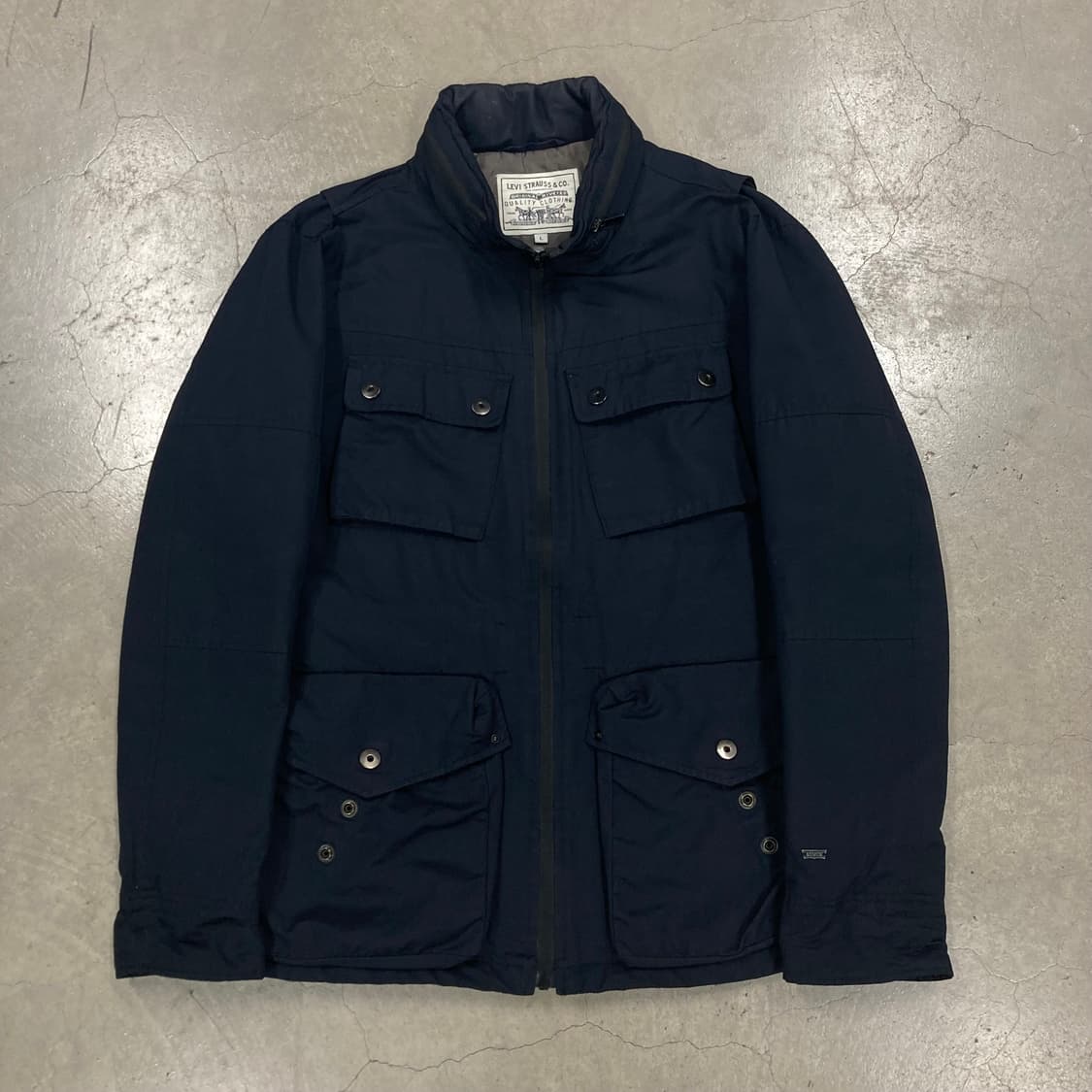 리바이스 네이비 컬러 멀티 포켓 필드 자켓 상품이미지1