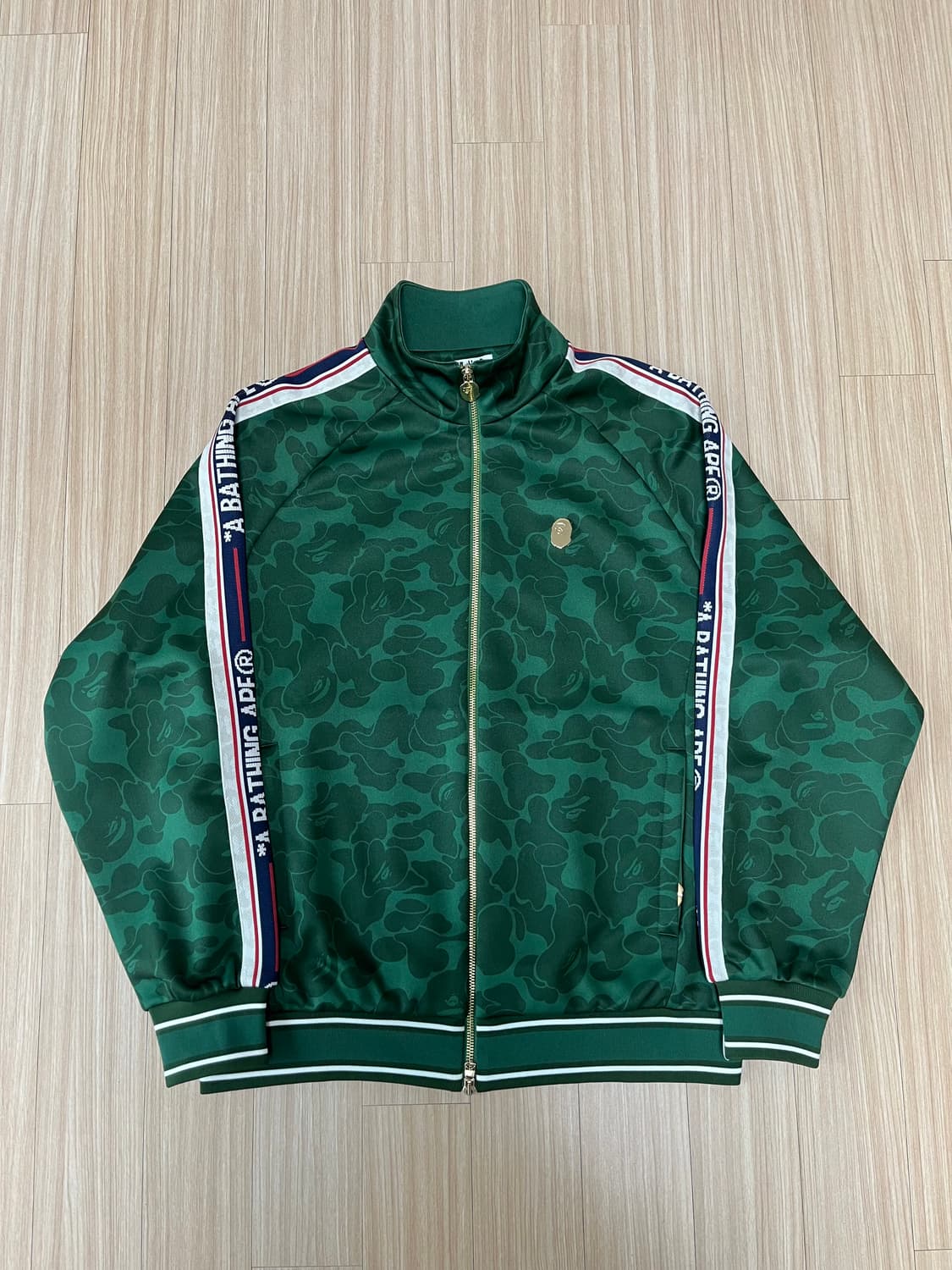 베이프 트랙 자켓 상품이미지1