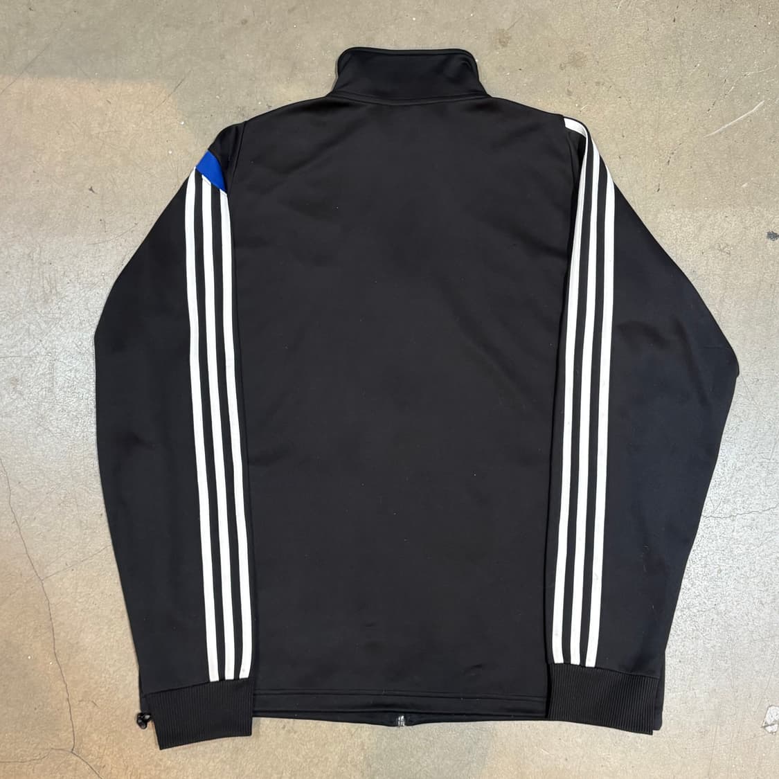 110 아디다스 첼시 블루 파이핑 블랙 트랙탑  상품이미지3