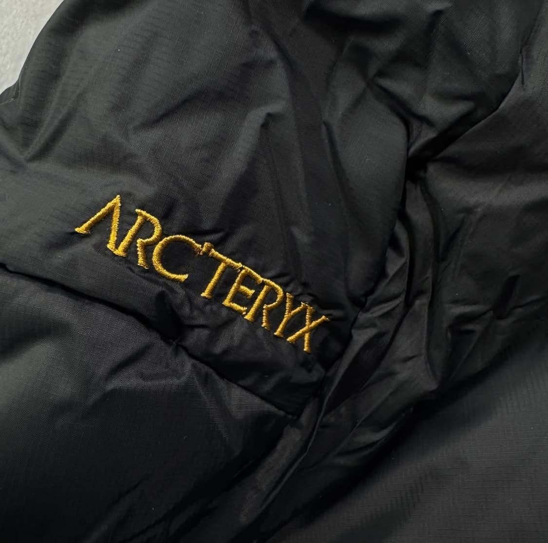 아크테릭스 경량패딩 다크 매직 상품이미지4