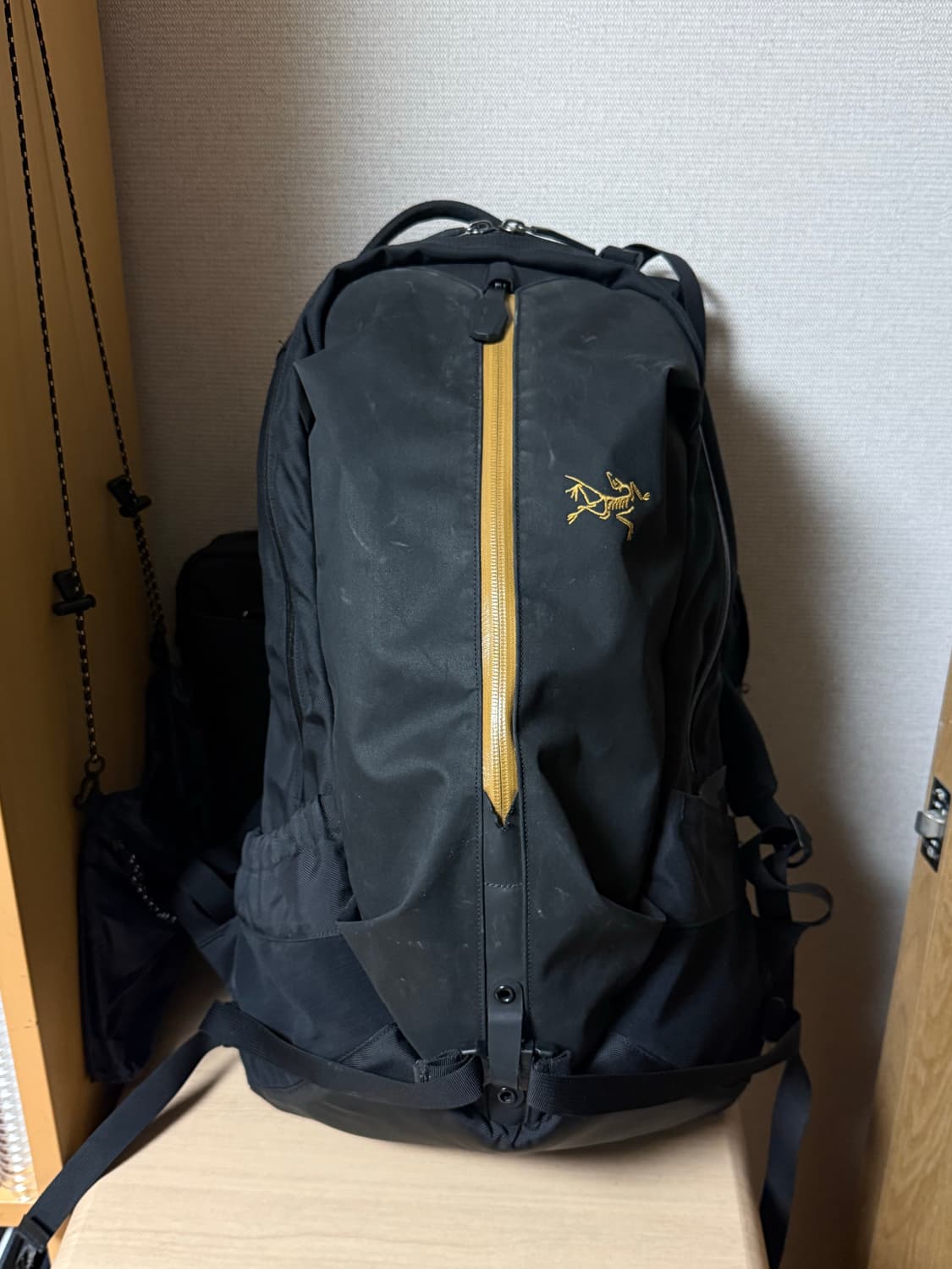 아크테릭스 아로 22 백팩 24k 블랙 급처 상품이미지1