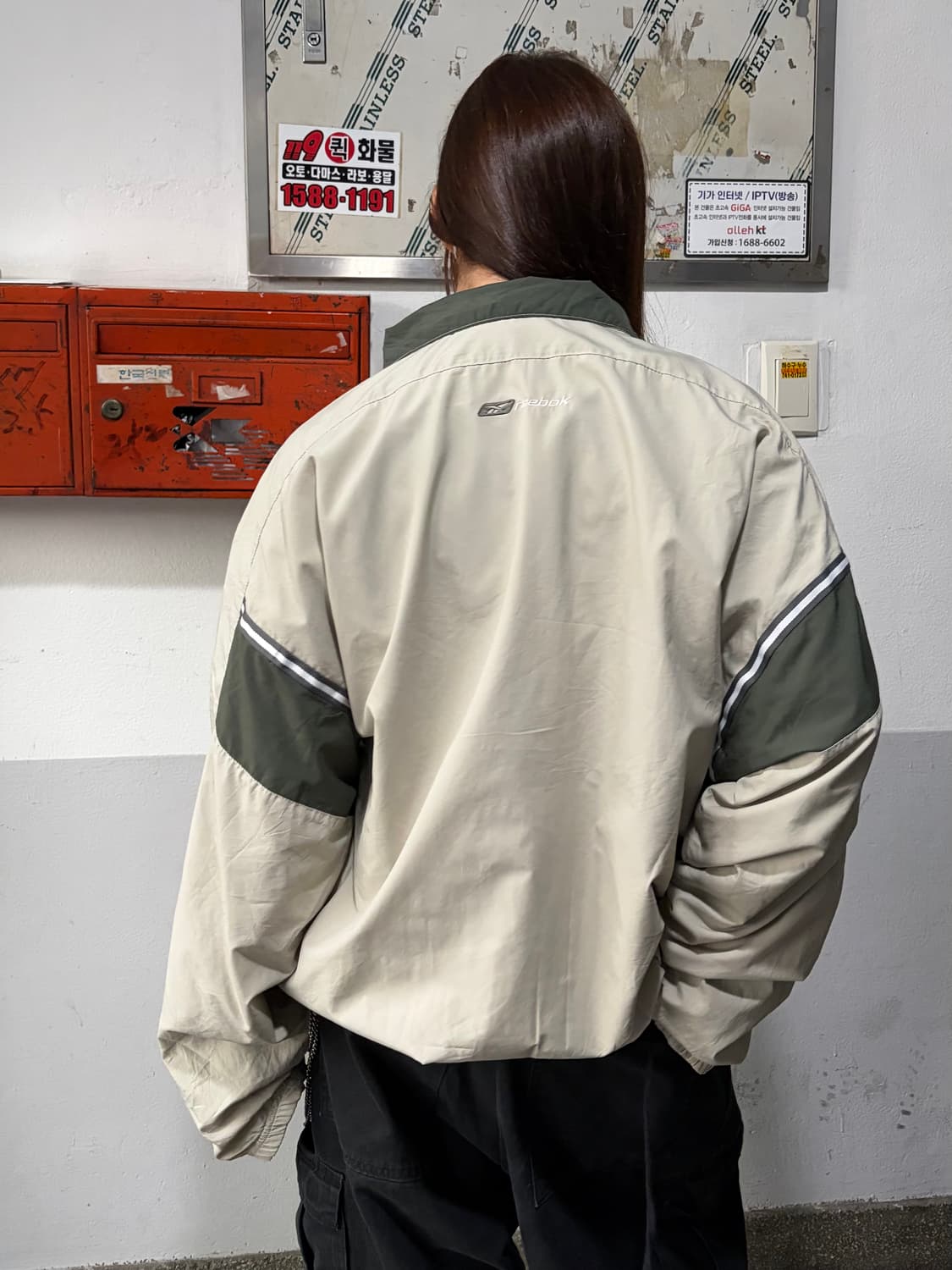 90s REEBOK 올드스쿨 베이지 배색 윈드브레이커 상품이미지3