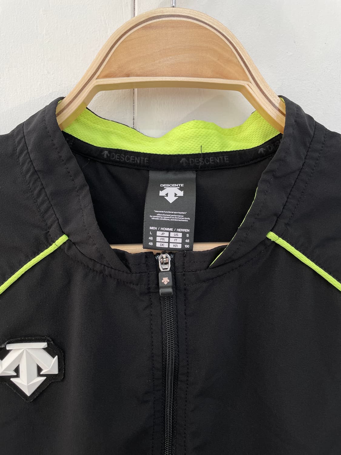 데상트 라인 배색 반집업 풀오버 바람막이 상품이미지7