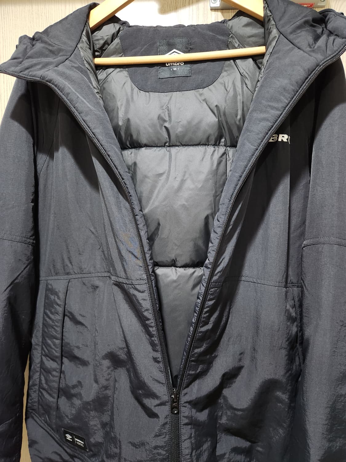 엄브로 에센셜 플러스 패딩 자켓 블랙 XL(105) 상품이미지3