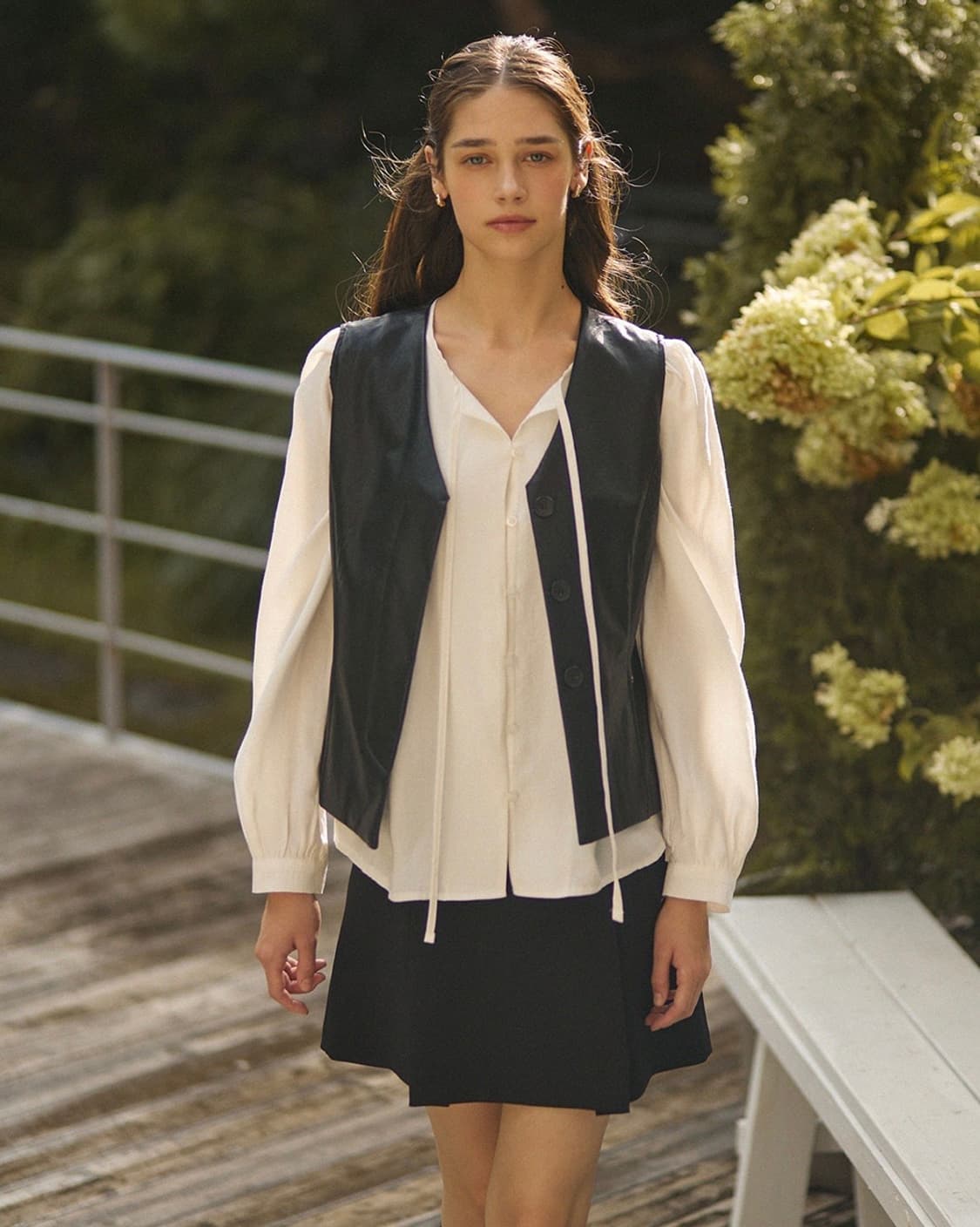 Two pintuck hidden button leather vest 상품이미지3