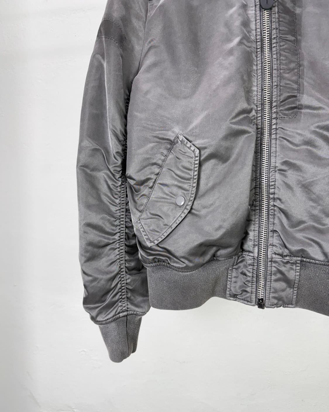 알파 인더스트리 건메탈 플라이트 블러드 칫 ma-1 자켓 상품이미지4