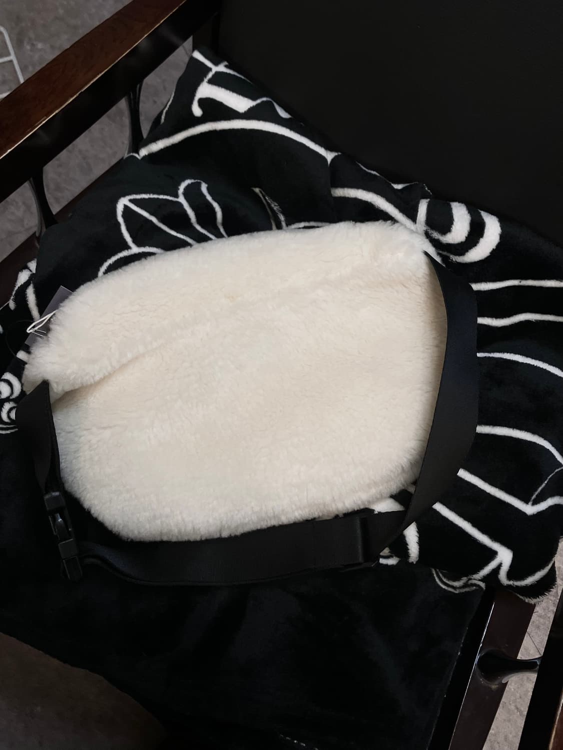 이미스 로고 자카드 워머 페니 백 아이보리 #csz2940 상품이미지2