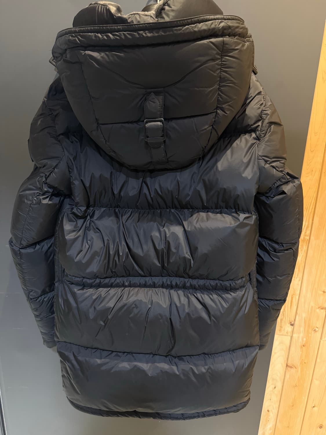 버버리남성블랙패딩  상품이미지5