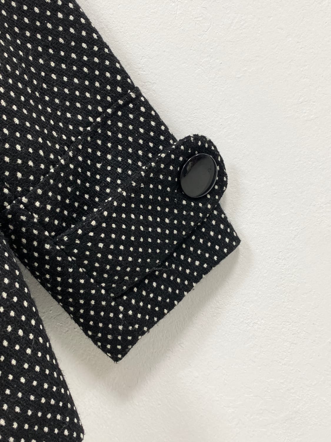 [JPN] 도트 블랙 후드 숏코트 상품이미지7