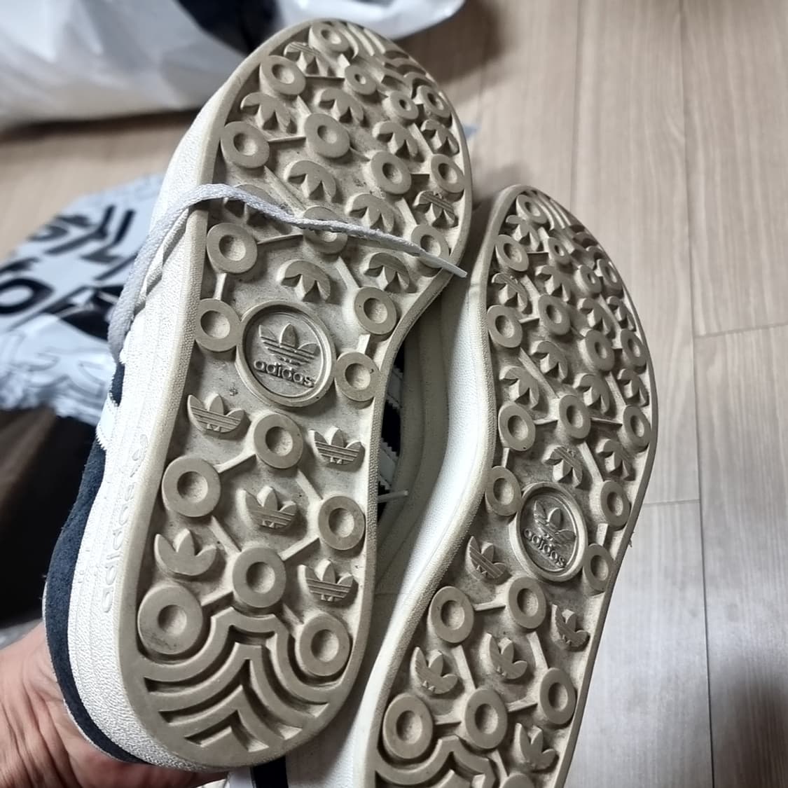 아디다스 가젤 블랙 스웨이드 운동화(245) 상품이미지4