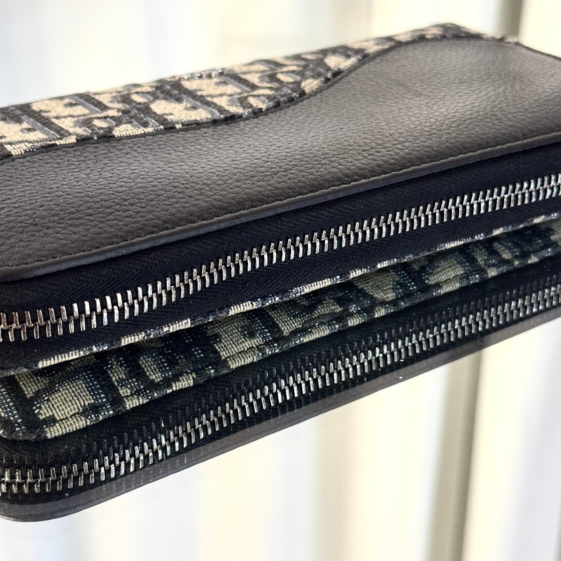 (신형) 디올 오블리크 새들 지퍼돌이 장지갑 블랙 2ADBC315YKS 상품이미지6