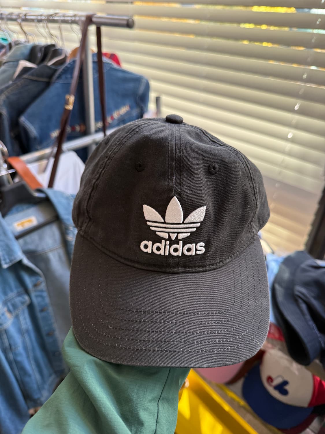 아디다스 블랙 워시드 볼캡 상품이미지1