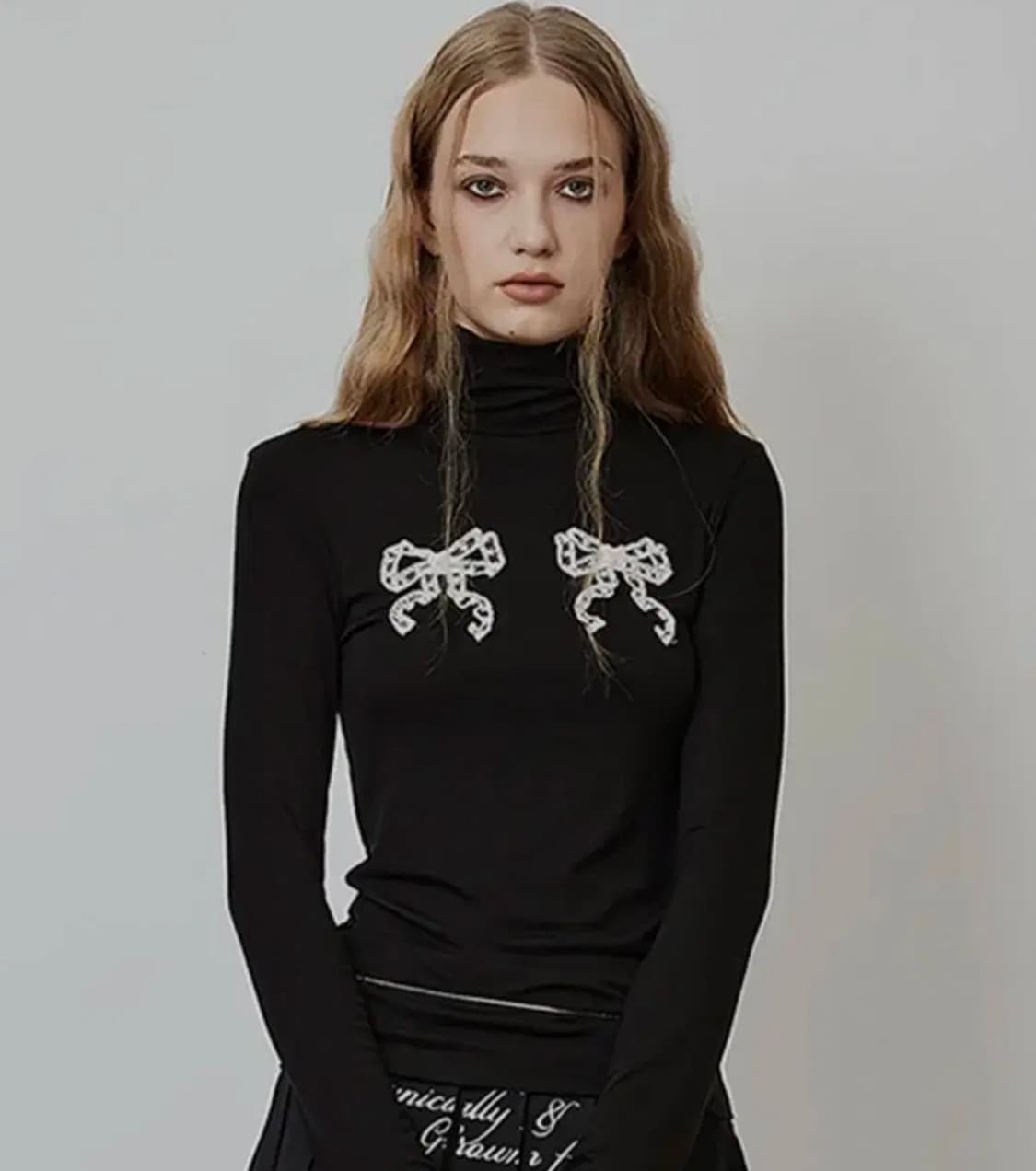 크랭크 레이스 리본 터틀넥 새상품 상품이미지1