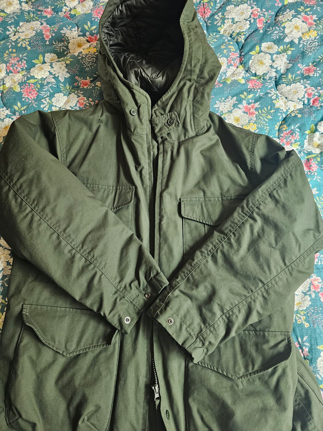 유니클로 x 엔지니어드 가먼츠 퍼프테크 유틸리티 자켓 올리브 L 상품이미지1