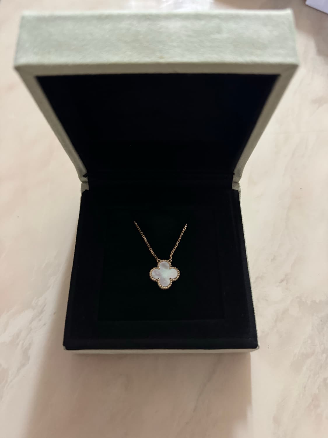 반클리프 앤 아펠의 스위트 알함브라 펜던트 목걸이 상품이미지1